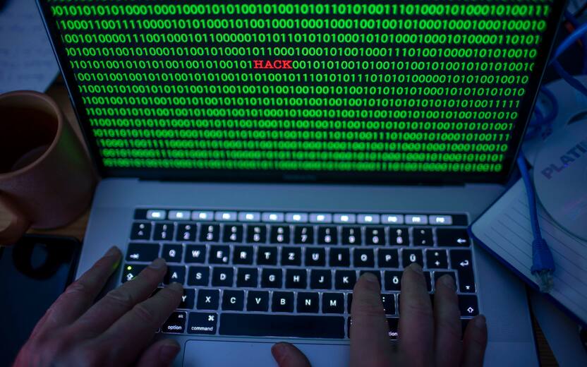 04 January 2019, Mecklenburg-Western Pomerania, Schwerin: ILLUSTRATION - Between the binary code on a laptop monitor the English word "hack" can be seen. (posed photo) Photo: Jens Büttner/dpa-Zentralbild/ZB