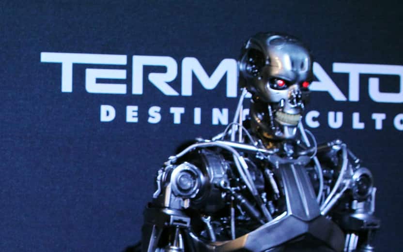 epa07919282 Colombian actress Natalia Reyes poses next to a Terminator robot on the red carpet during the premiere of the movie 'Terminator: Dark Fate' in Mexico City, Mexico, 13 October 2019. EPA/MARIO GUZMAN