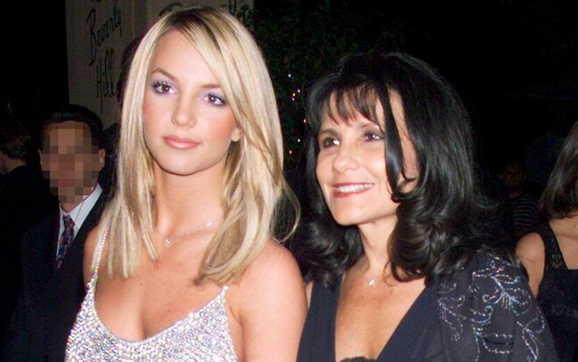BEVERLY HILLS - FEBRUARY 22: Pop singer Britney Spears (L) with her mother Lynne Spears at the Arista Records pre-Grammy Awards party, Beverly Hills Hotel, Beverly Hills, California on the 22nd of February 2001. (Photo by Dave Hogan/Getty Images)